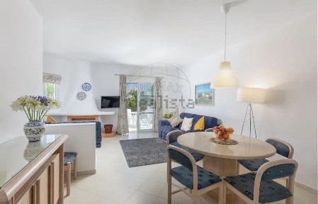 Apartamento T1 à venda na Estrada de Ferreiras