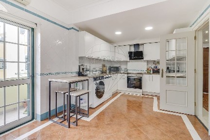 Apartamento T3 à venda na Rua Luís de Camões