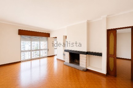 Apartamento T4 à venda na Avenida das Túlipas, 19