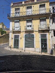 Apartamento T3 à venda na Rua Garcia de Orta, 33