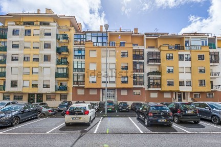 Apartamento T2 à venda na Praceta Dona Leonor Teles, 2