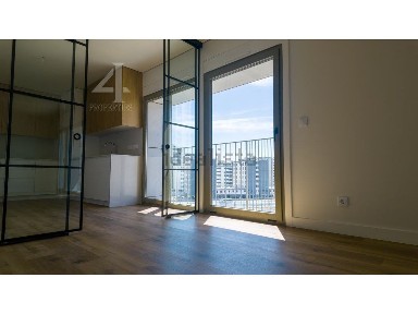 Apartamento T3 à venda na Rua Pablo Neruda, 4 a