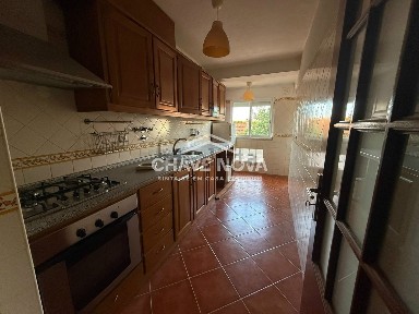 Apartamento T1 à venda na Estrada Serra da Mira