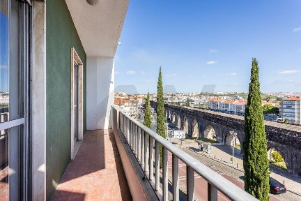 Apartamento T3 à venda na Rua António Aleixo