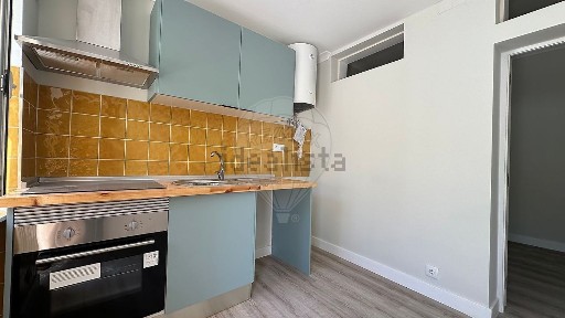 Apartamento T0 à venda na Calçada de Sant'Ana