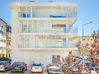 Apartamento T4 à venda na Rua Diogo Cão
