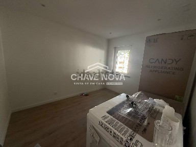 Apartamento T3 à venda na Rua Pais de Ramos