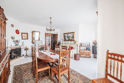 Apartamento T3 à venda em Massamá
