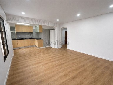 Apartamento T3 à venda na Rua Elias Garcia