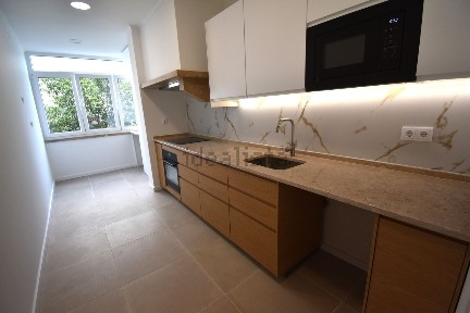 Apartamento T3 à venda na Avenida Frei Miguel Contreiras, 24
