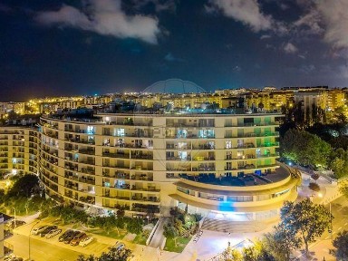 Apartamento T3 à venda na Rua Artur Bual
