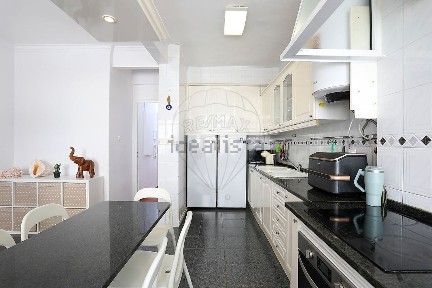 Apartamento T4 à venda na Rua Pero Longo