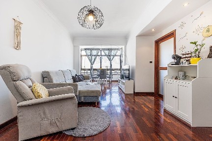 Apartamento T2 à venda no Largo Jorge Moutinho de Albuquerque
