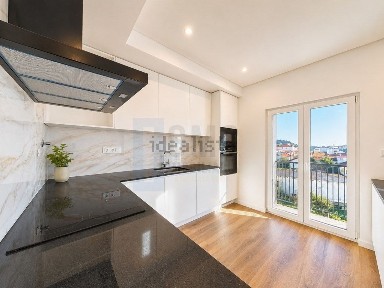 Apartamento T4 à venda em Ramada e Caneças