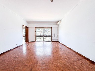 Apartamento T2 à venda na Miraflores