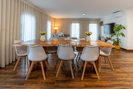 Apartamento T3 à venda na Avenida Sousa Martins, 32