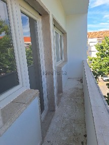 Apartamento T2 à venda na Rua Pedro Franco, 3