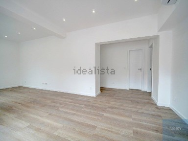 Apartamento T4 à venda na Praça Cidade Salazar