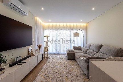 Apartamento T3 à venda na Rua Álvaro Augusto Rodrigues Vilela
