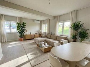 Apartamento T2 à venda na Rua Mem Rodrigues