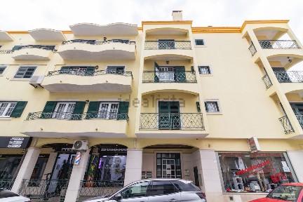 Apartamento T3 à venda na Rua Alferes Machado Ferrão