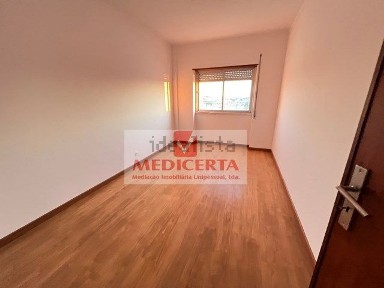 Apartamento T3 à venda na Rua Cidade de Madrid