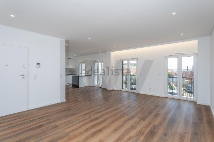 Apartamento T3 à venda em Ramada e Caneças