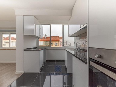 Apartamento T2 à venda na Estrada Serra da Mira