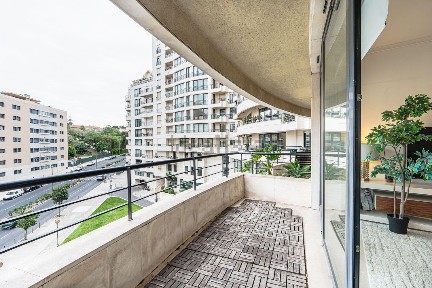 Apartamento T2 à venda na Avenida Miguel Torga, 27