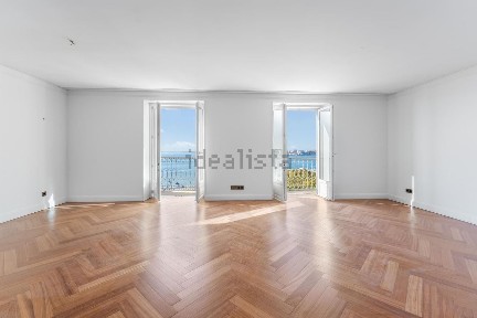 Apartamento T3 à venda na Rua Ferragial