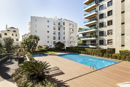 Apartamento T4 à venda na Avenida Infante Santo