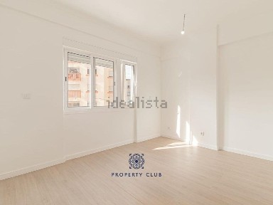 Apartamento T3 à venda na Avenida General Humberto Delgado