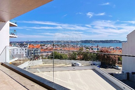 Apartamento T3 à venda na Rua Doutor Mário Charrua