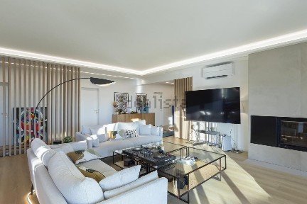 Apartamento T5 à venda no Centro do Estoril