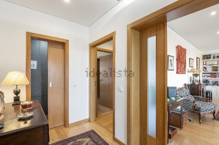 Apartamento T4 à venda na Rua Moinho do Zangão