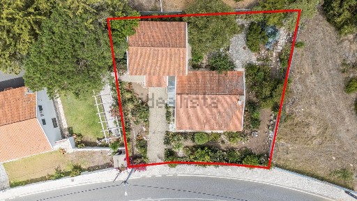 Moradia independente à venda em Zambujal