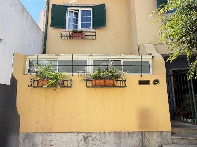 Moradia independente à venda na Rua dos Navegantes