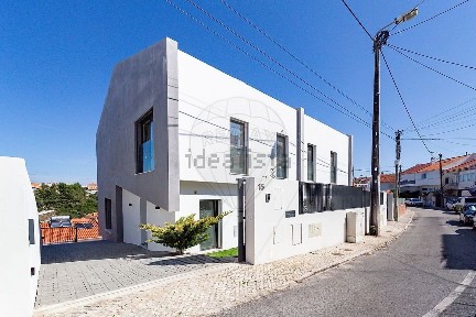 Moradia independente à venda em Porto Salvo