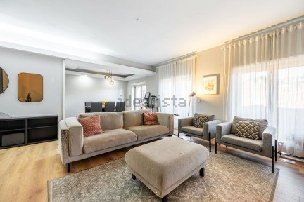 Apartamento T3 à venda na Rua Maria da Fonte
