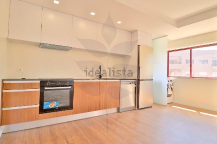 Apartamento T3 à venda na Rua Álvaro Carneiro, 116