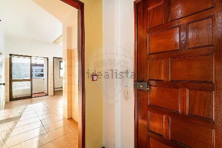 Apartamento T3 à venda na Rua do Azambuja