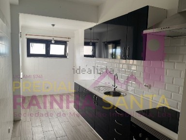 Apartamento T3 à venda em Santo Onofre e Serra do Bouro