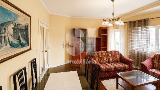 Apartamento T3 à venda na Rua José Diogo Oliveira Júnior