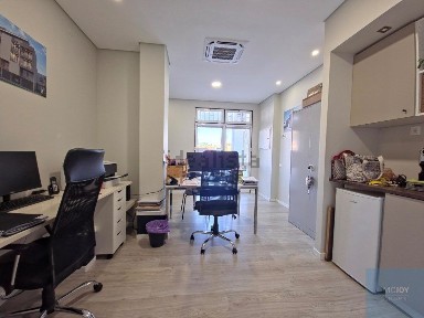Arrendamento de espaço comercial na Rua Eça de Queirós, 122