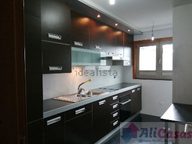 Arrendamento de apartamento T3 na Avenida da Praia, 340
