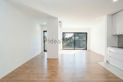 Apartamento T3 à venda na Rua Carvalheiras