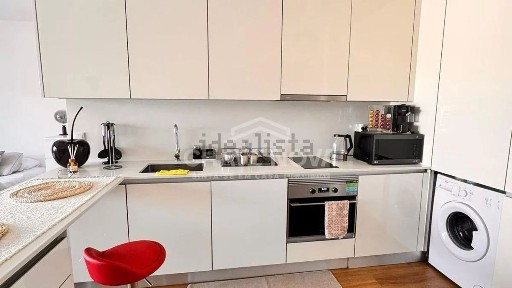 Apartamento T0 à venda na Rua Coronel Almeida Valente, 44