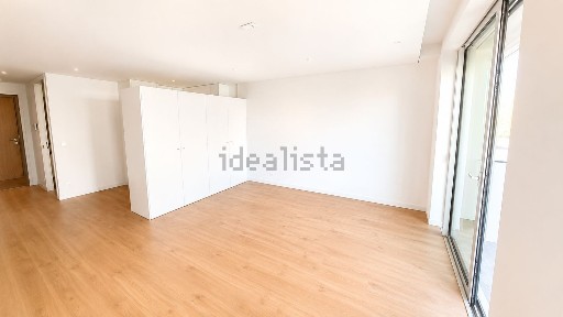 Apartamento T0 à venda na Rua Atriz Alda Rodrigues