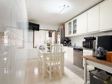 Apartamento T3 à venda na Rua Doutor Délio Santarém