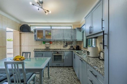 Apartamento T3 à venda na Rua Ramalhão